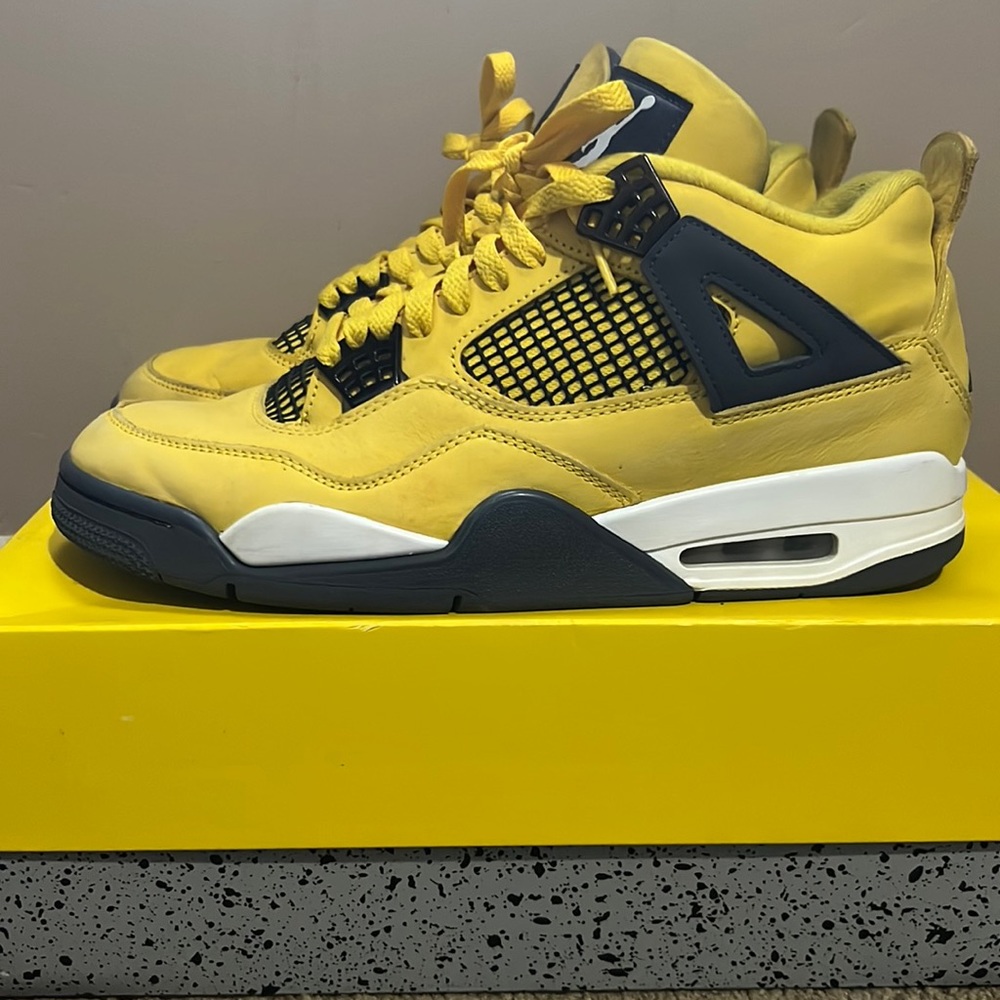AIR JORDAN 4 RETRO LIGHTNING (2021)
